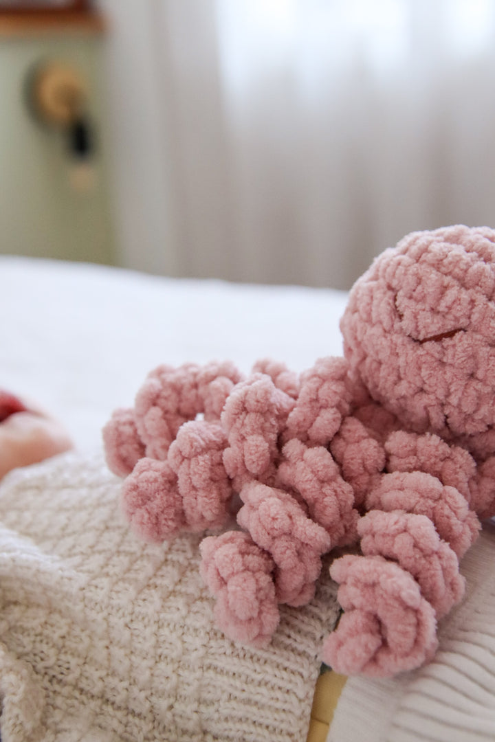 Mini Ollie The Calming Octopus BLUSH